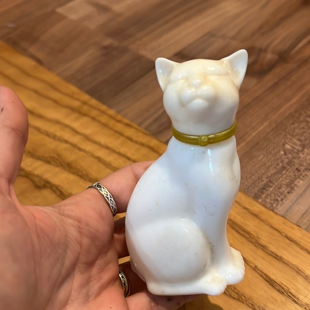 Vintage 1970's Avon White Cat Glass Perfume Bottle